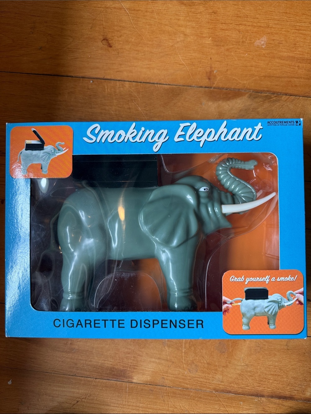 Accoutrements Novelty Vintage Smoking Elephant Cigarette Dispenser 2004 NEW - Picture 1 of 4